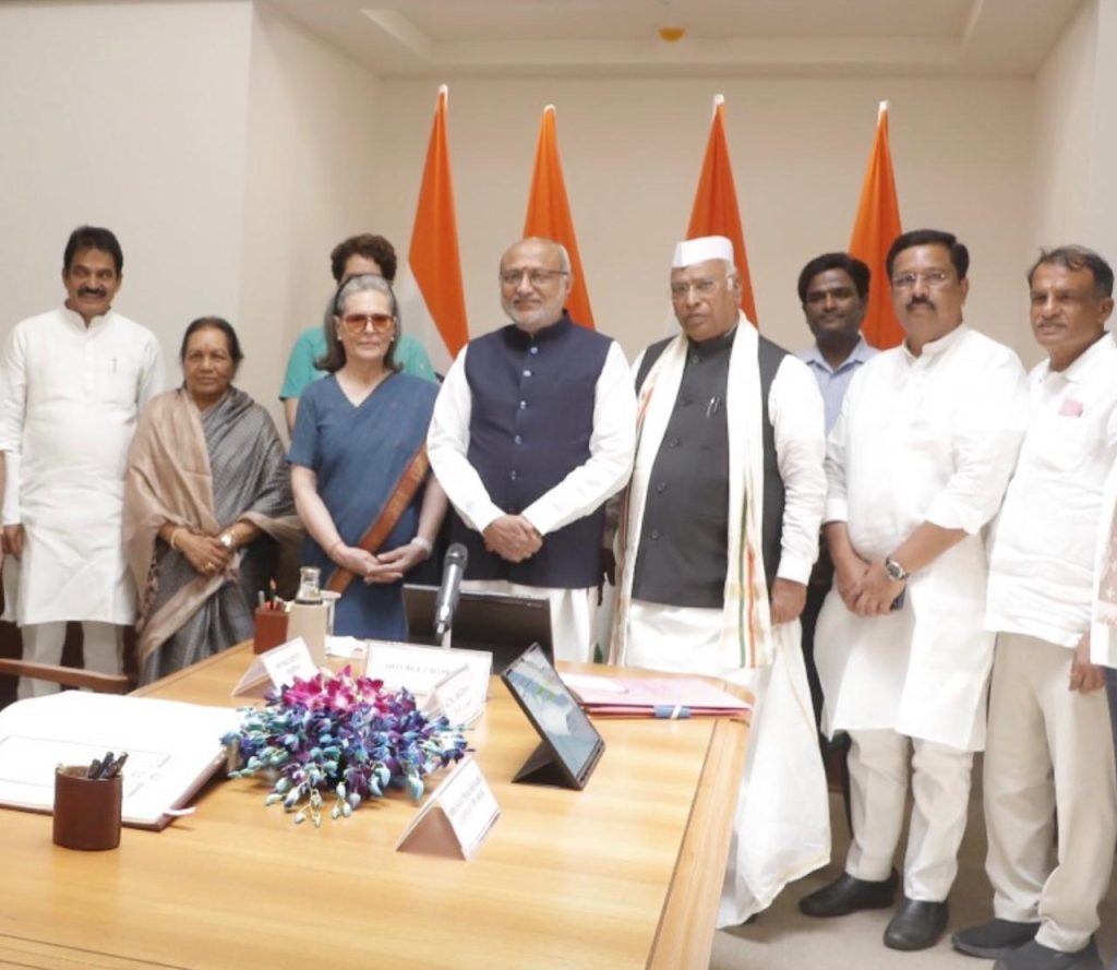 ರಾಜ್ಯಸಭಾ ಸದಸ್ಯರಾಗಿ ಎಐಸಿಸಿ ಅಧ್ಯಕ್ಷ ಮಲ್ಲಿಕಾರ್ಜುನ ಖರ್ಗೆ ಅಧಿಕಾರ ಸ್ವೀಕಾರ
