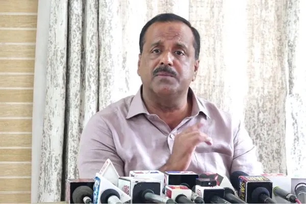 ಕರ್ನಾಟಕದಲ್ಲಿ ಜಿಲ್ಲಾ ಉಸ್ತುವಾರಿ ಪುನರ್ ಹಂಚಿಕೆ: ಪ್ರಮುಖ ಸಚಿವರಿಗೆ ಹೊಸ ಜವಾಬ್ದಾರಿ
