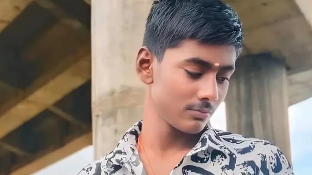 ಚಲಿಸುತ್ತಿದ್ದ ಬಸ್ ಕಿಟಕಿಯಿಂದ ತಲೆ ಹೊರಹಾಕಿದ ವಿದ್ಯಾರ್ಥಿಗೆ ಟಿಪ್ಪರ್ ಡಿಕ್ಕಿ; ಸ್ಥಳದಲ್ಲೇ ದಾರುಣ ಸಾವು