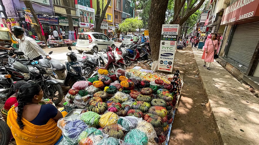 ಬೀದಿ ವ್ಯಾಪಾರಿಗಳಿಗೆ ಹೊಸ ನಿಯಮ: ಬೆಂಗಳೂರಿನ ಪ್ರಮುಖ ರಸ್ತೆಗಳಲ್ಲಿ ವ್ಯಾಪಾರಕ್ಕೆ ನಿರ್ಬಂಧ