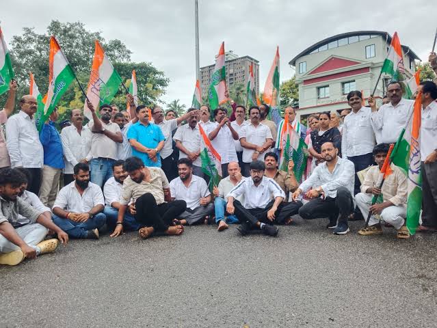 ವಿದ್ಯಾರ್ಥಿಗಳ ಪರ ಕಾಂಗ್ರೆಸ್ ಧರಣಿ; ಉಡುಪಿಯಲ್ಲಿ ಕಾರ್ಯಕರ್ತರನ್ನು ವಶಕ್ಕೆ ಪಡೆದ ಪೊಲೀಸರು
