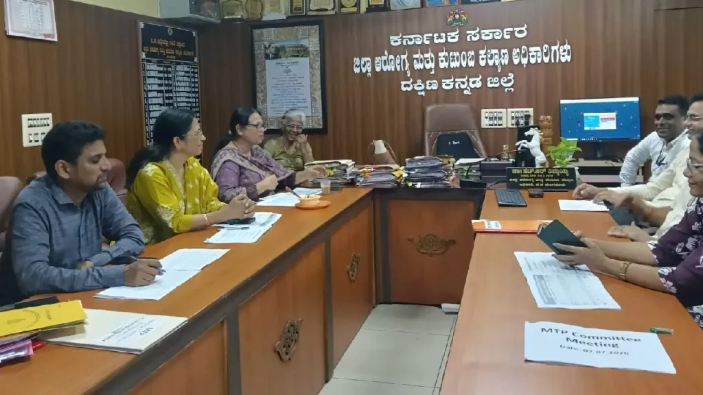 ಗರ್ಭಿಣಿಯರ ವಯಸ್ಸು ಪರಿಶೀಲನೆ ಕಡ್ಡಾಯ; 18 ವರ್ಷದೊಳಗಿನ ಪ್ರಕರಣ ಕಂಡರೆ ಪೊಲೀಸರಿಗೆ ಮಾಹಿತಿ ನೀಡಲು ಸೂಚನೆ