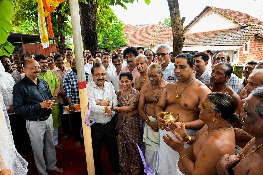 ಕುದ್ರೋಳಿ ಶ್ರೀ ಭಗವತೀ ಕ್ಷೇತ್ರ ಕೊಡಿಯಾಲ್ ಬೈಲ್ಗೆ 9 ಲಕ್ಷ ಮೌಲ್ಯದ 58.5 KVA ಜನರೇಟರ್ ಮತ್ತು ಪ್ಯಾನೆಲ್ ವ್ಯವಸ್ಥೆ: ದಾನಿಗಳದ ಲೋಕೇಶ್ ಬೋಳಾರ್ ದಂಪತಿಯಿಂದ ಉದ್ಘಾಟನೆ