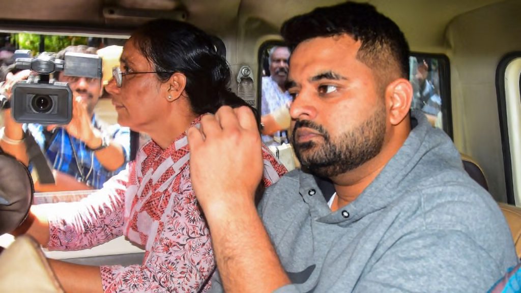 ಪ್ರಜ್ವಲ್ ರೇವಣ್ಣ ಅತ್ಯಾಚಾರ ಪ್ರಕರಣ ಸಾಕ್ಷ್ಯ ದಾಖಲಿಸಿದ ಬೆನ್ನಲ್ಲೇ ಬೆದರಿಕೆ ಕರೆ; ಪ್ರಕರಣದ ಸಾಕ್ಷಿಯಿಂದ ಕೋರ್ಟ್ಗೆ ದೂರು
