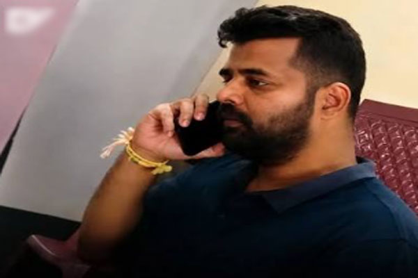 ಪರಪ್ಪನ ಅಗ್ರಹಾರ ಜೈಲಿನಲ್ಲಿ ಮತ್ತೊಂದು ಮೊಬೈಲ್ ಪತ್ತೆ; ದೇವರ ಫೋಟೋ ಹಿಂದೆ ಬಚ್ಚಿಟ್ಟಿದ್ದ ಫೋನ್ ವಶಕ್ಕೆ