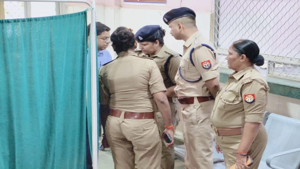 ಪೊಲೀಸ್ ಠಾಣೆಯಲ್ಲೇ ಮಹಿಳಾ ಕಾನ್ಸ್ಟೇಬಲ್ಗೆ ಗುಂಡೇಟು: ಸರ್ವಿಸ್ ರೈಫಲ್ನಿಂದಲೇ ಗುಂಡು ಸಿಡಿತ