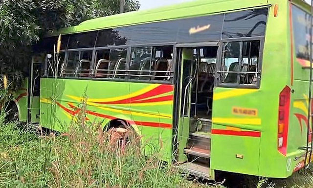 ಕಾಪು: ಚಾಲಕನಿಗೆ ದಿಢೀರ್ ಆರೋಗ್ಯ ಸಮಸ್ಯೆ ; ಮರಕ್ಕೆ ಬಸ್ ಡಿಕ್ಕಿ, ಸಮಯಪ್ರಜ್ಞೆಯಿಂದ ತಪ್ಪಿದ ಭಾರಿ ದುರಂತ