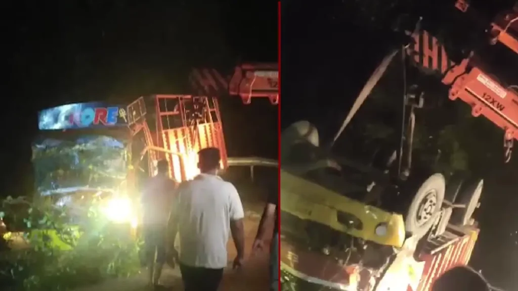 ಆಗುಂಬೆ ಘಾಟಿಯಲ್ಲಿ ಭೀಕರ ಅಪಘಾತ; 150 ಅಡಿ ಕಂದಕಕ್ಕೆ ಬಿದ್ದ ಲಾರಿ, ಚಾಲಕ ಸಾವು-ಬದುಕಿನ ನಡುವೆ ರಕ್ಷಣೆ
